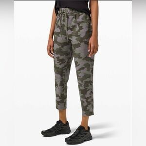 Lululemon Keep Moving Pant 7/8 High-Rise
Heritage 365 Camo Dusky Lavender size 4
